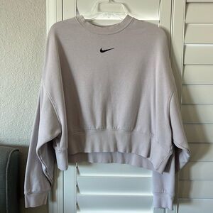 Nike sweatshirt. Oversized fit, semi crop top.